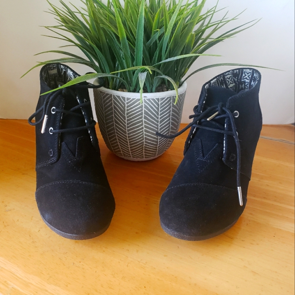 Toms Kala Wedge Boots Lace-Up Ankle Black Sz 7 W